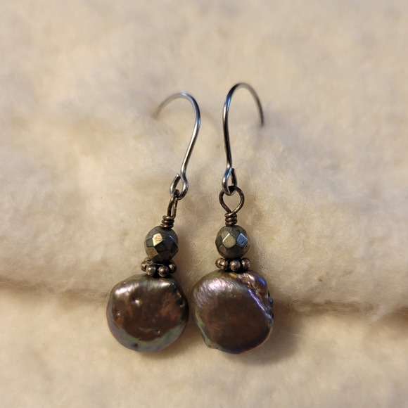 The Unbranded Brand Jewelry - Vintage‎ Silver Tone Faux Gray Pearl Oil Slick Look French Hook 1.25" Earrings
